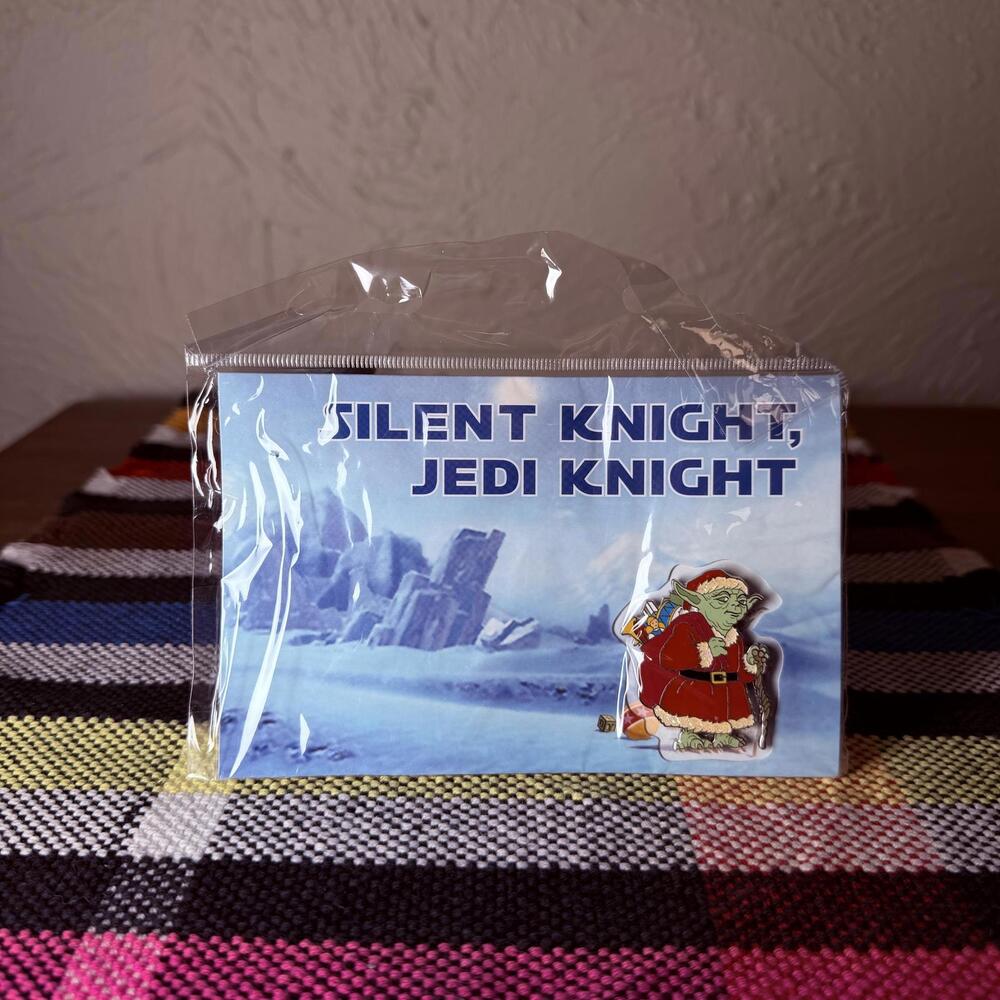 Disney Silent Knight, Jedi Knight Santa Yoda Postcard & Pin Set (2014)
